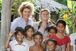 Sarah and Julia with Cambodian Kids